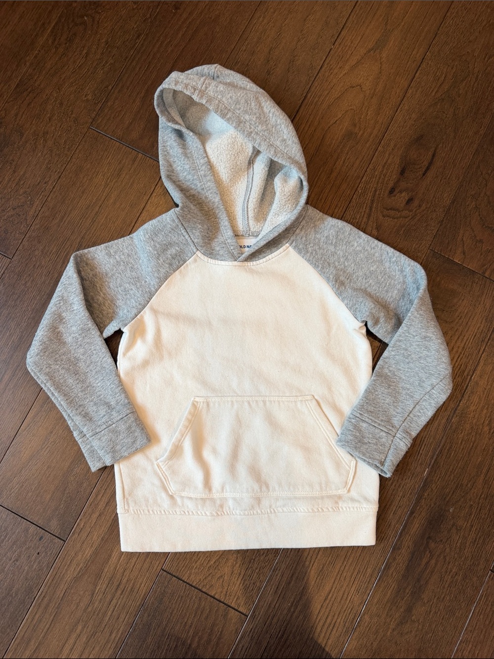 Old Navy Cream and Gray Raglan Hoodie for Kids Size 5T - C34-158